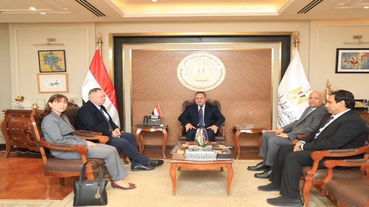 مصر تدرس استضافة فرع لجامعة إيست لندن لتعزيز التعاون الأكاديمي المشترك